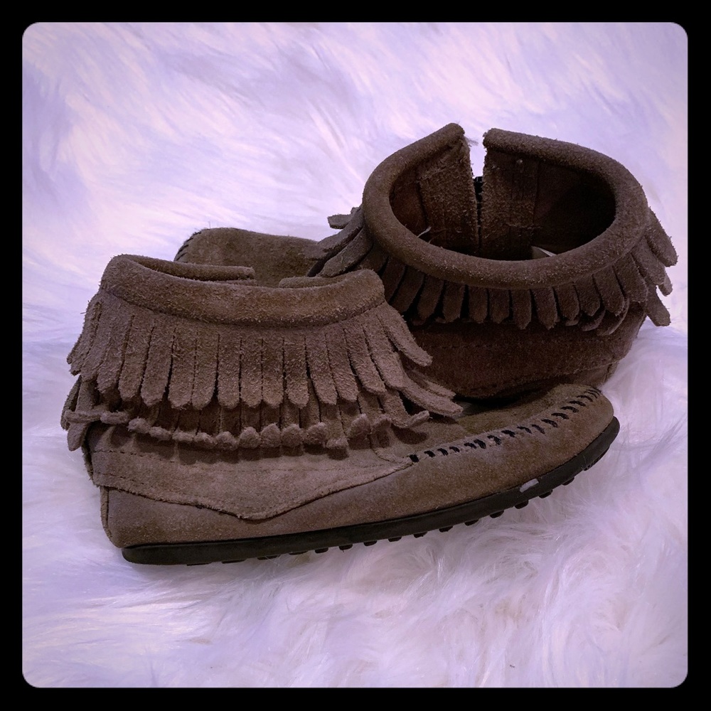 🦉GUC Minnetonka Grey Toddler Moccasins Sz 10🦉
